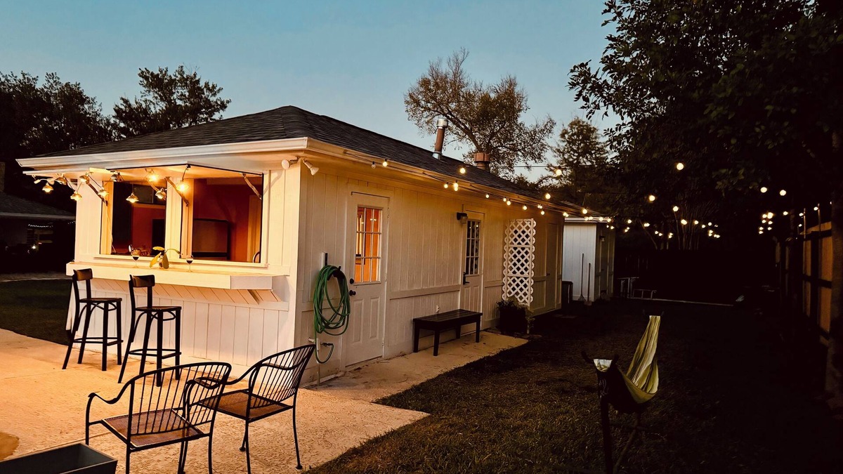 Southwood Valley House | Vibey & Chill - Pool, Slide & Hot Tub! Outdoor Bar! Events/Parties!