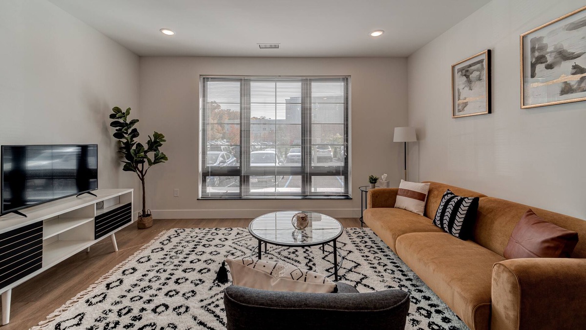 Fairview Apartment | Vibrant 1bd/1ba Apt + Gym & Rooftop - Near Marist