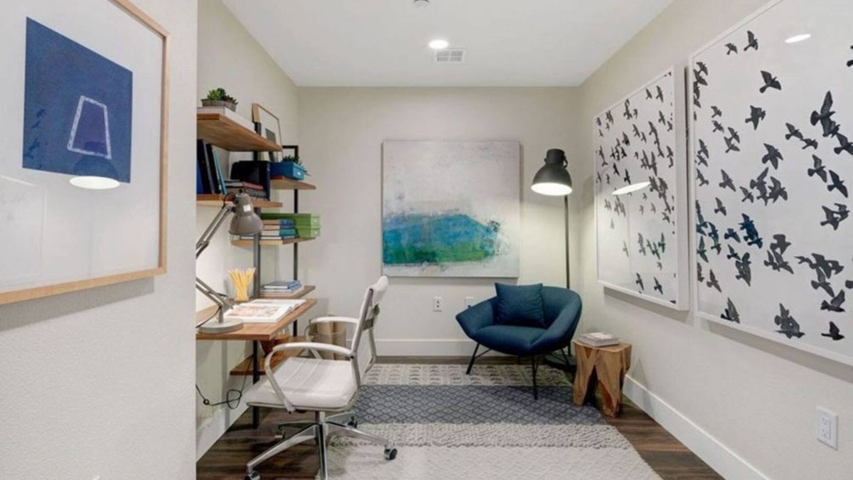 Heritage District Condo | Vibrant 2BR Condo in Flats At Cityline