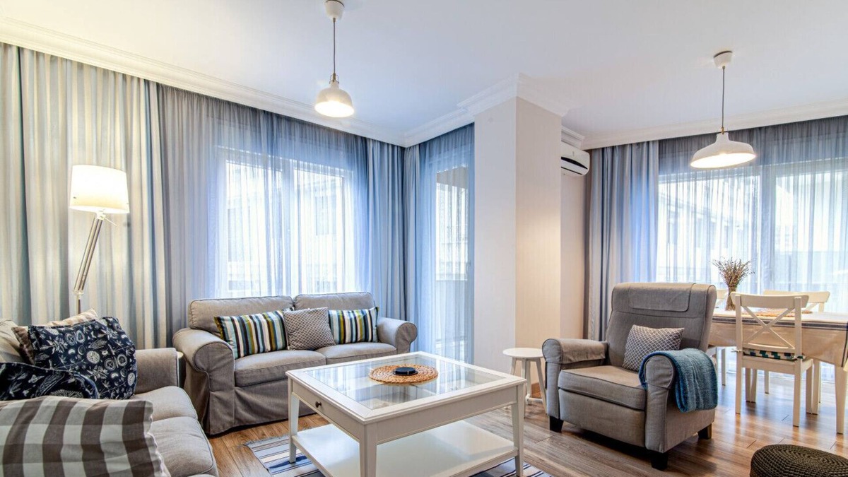 Maltepe Apartment | Vibrant and Central Flat with Balcony in Maltepe