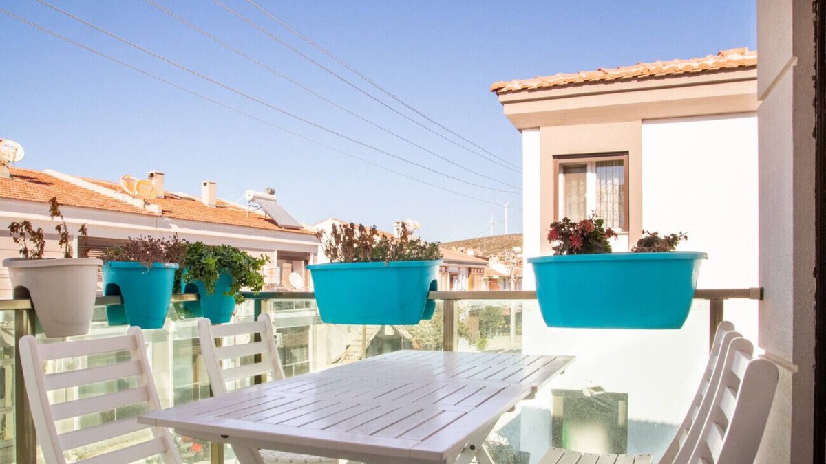 Cesme Apartment | Vibrant and Central Flat near Sea in Cesme
