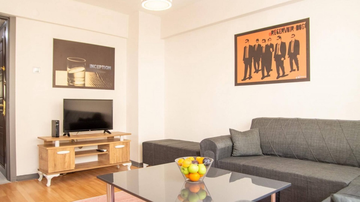 Old Town Apartment | Vibrant and Central Flat near Kordon in Alsancak