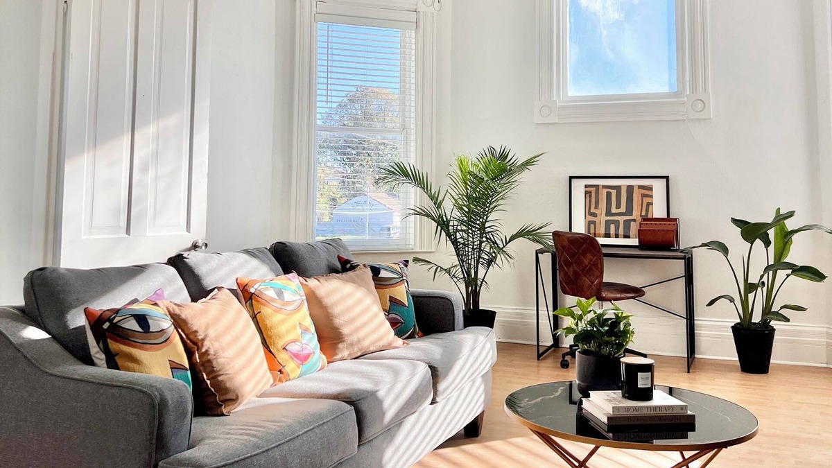 New Pathways Apartment | Vibrant Downtown Escape - Walkable to Beale Street Nightlife & FedEx Forum