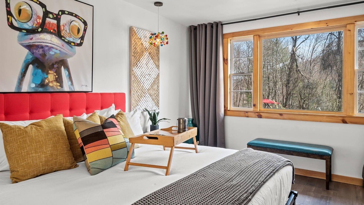 Hancock Hotel | Vibrant Family Suite | Cozy, Colorful Retreat for All Ages at Green Acres