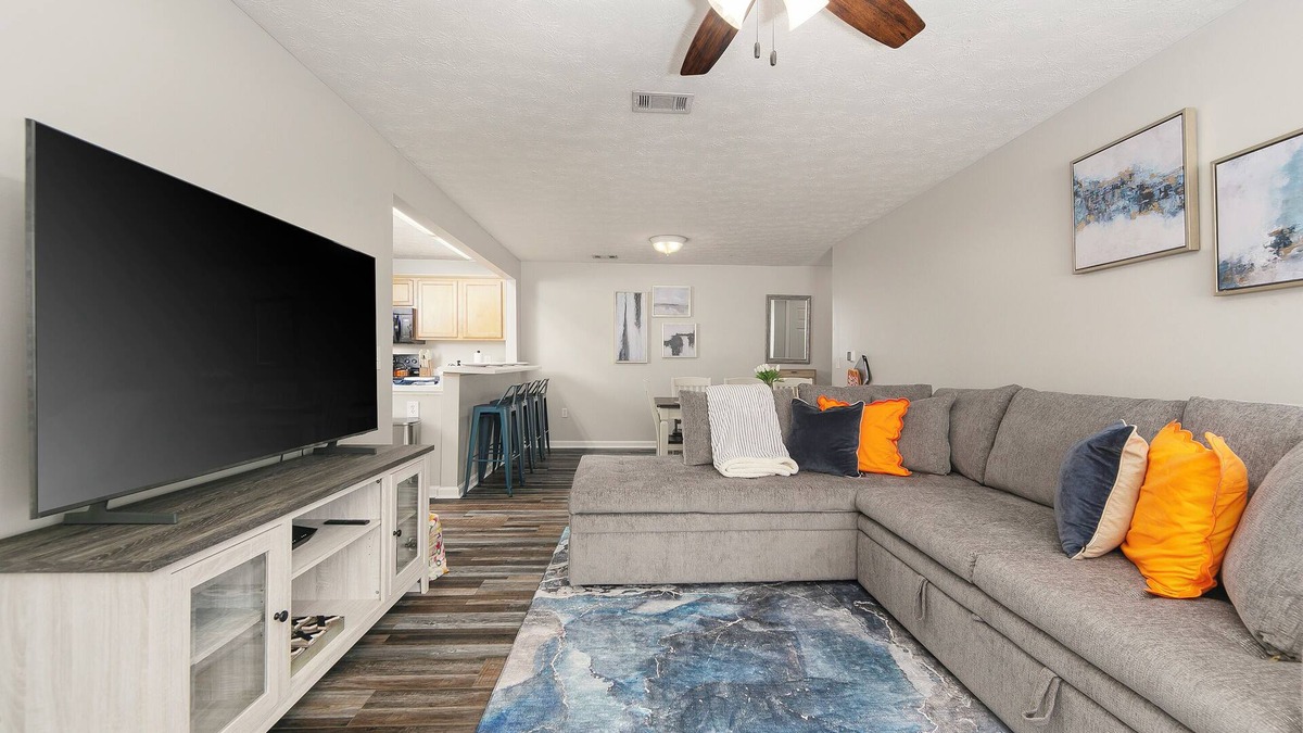 Auburn Condo | Vibrant Living Near Auburn University l 4BR 4BA