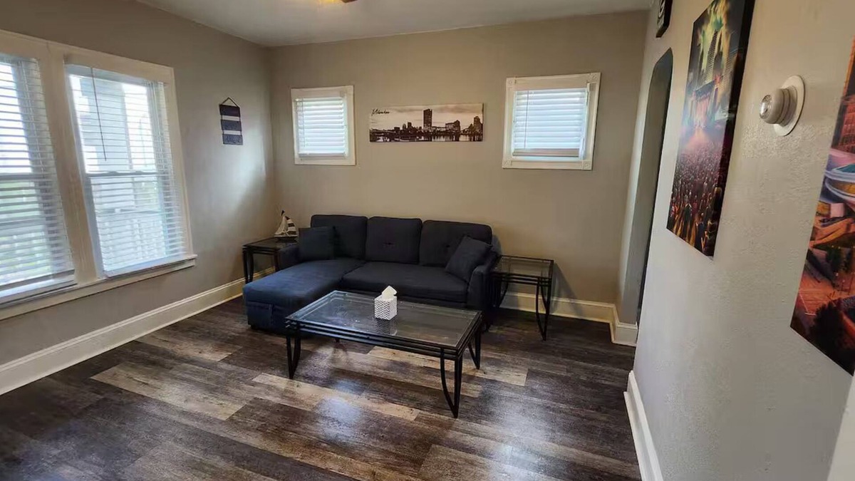 Riverwest House | Vibrant Milwaukee Townhome near Downtown
