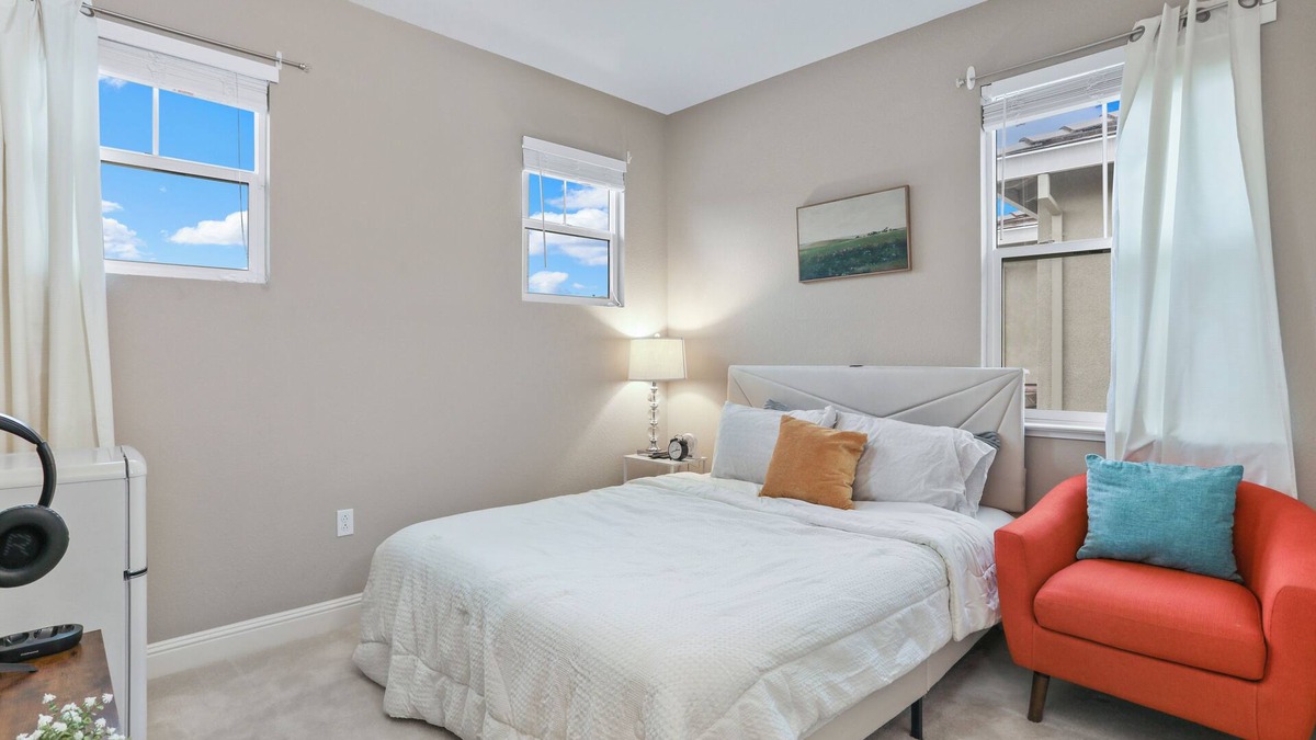 Pittsburg House | Vibrant & Peaceful 7-BR Adobe-Inspired Home