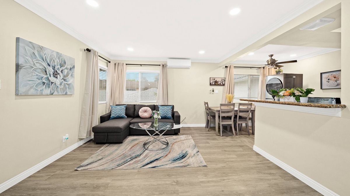 Monterey Park House | Vibrant & Refreshing ~ 12 min to Downtown LA