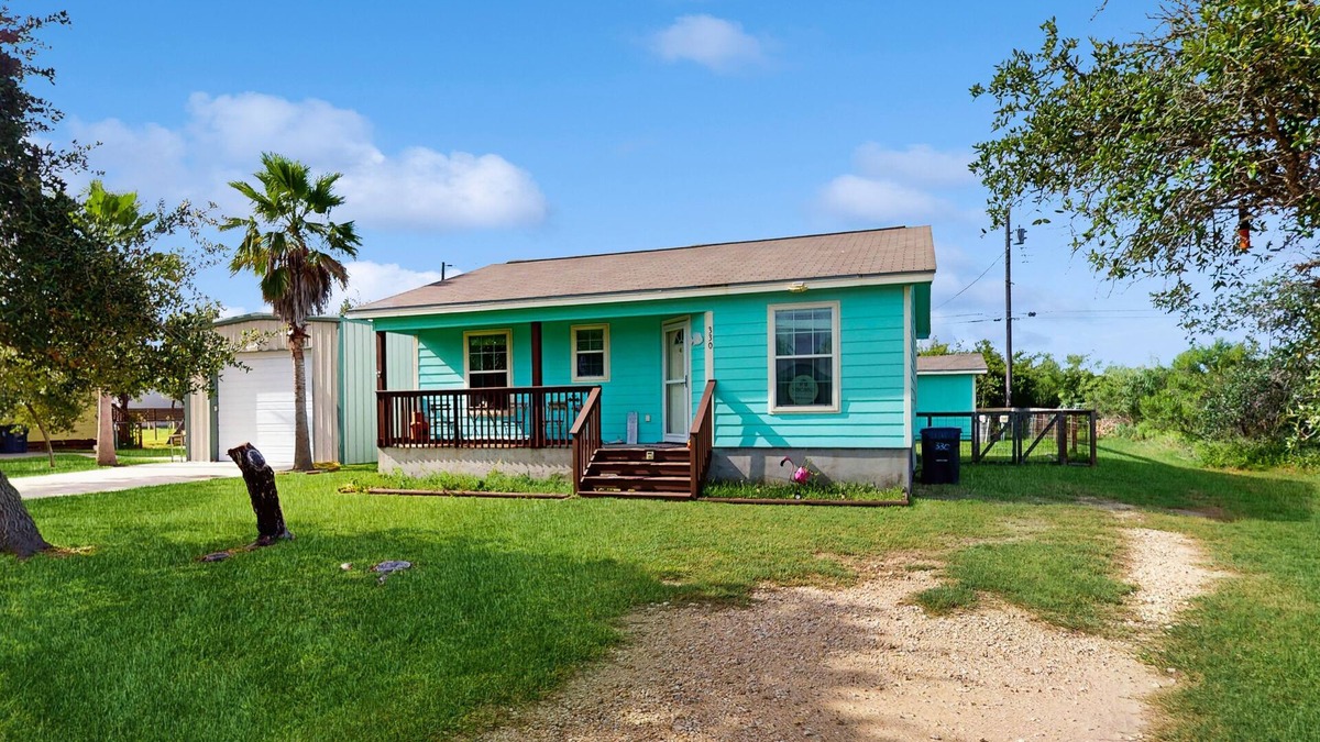 Rockport House | Vibrant sea-loving house with patio, AC & W/D - near Goose Island State Park