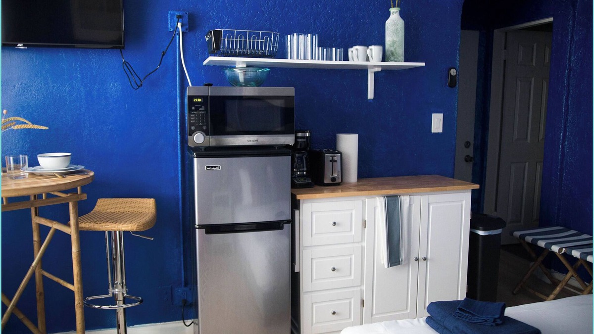 Rampart Village Apartment | Vibrant Stylish DTLA Studio for 2!