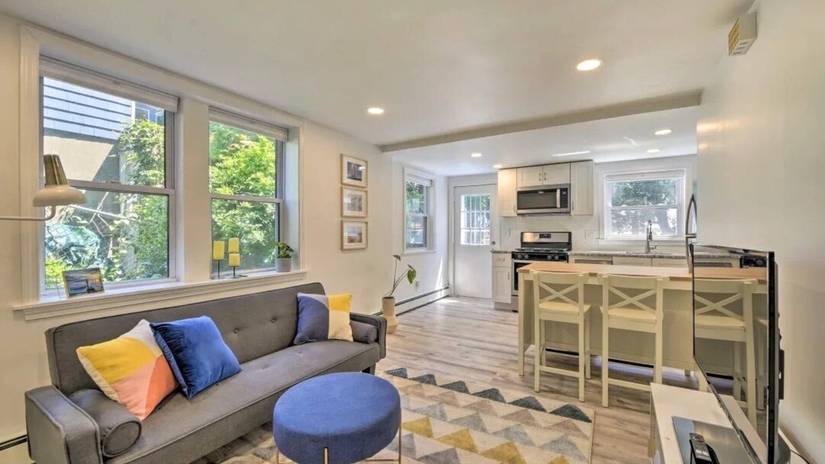 Winthrop Apartment | Vibrant Winthrop Apartment - Close to Ocean!
