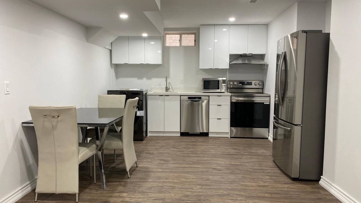 Vaughan Apartment | Vicky Vacation Rentals #1n