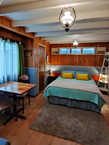 Victoria Bed & Breakfast | Victoria Cabin