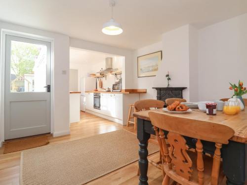 Saxmundham House | Victoria Cottage