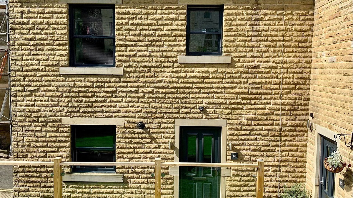 Hepworth Cottage | VICTORIA HOUSE, family friendly, with a garden in Holmfirth
