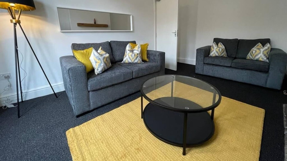 Arksey House | Victoria House - Newly refurbished 4 double bedroom property in Doncaster