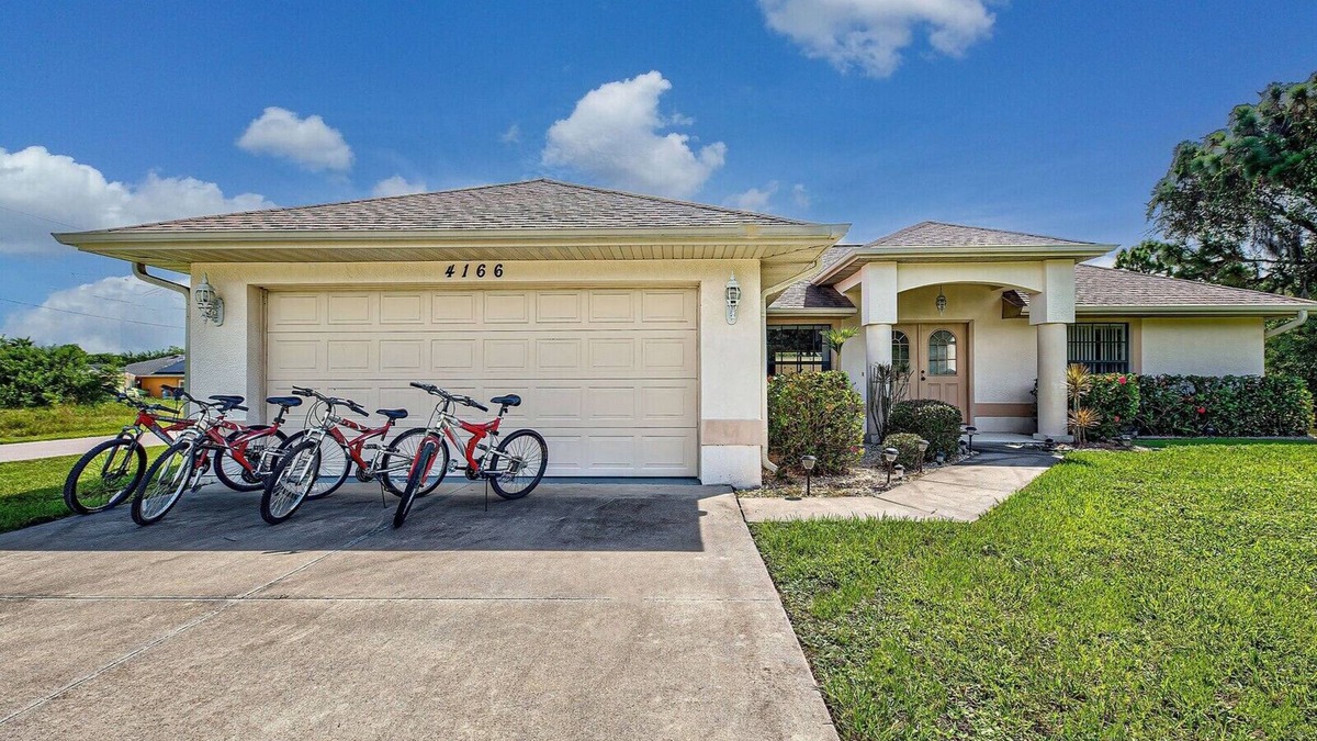 Gulf Cove House | Victoria | Pool | Bikes