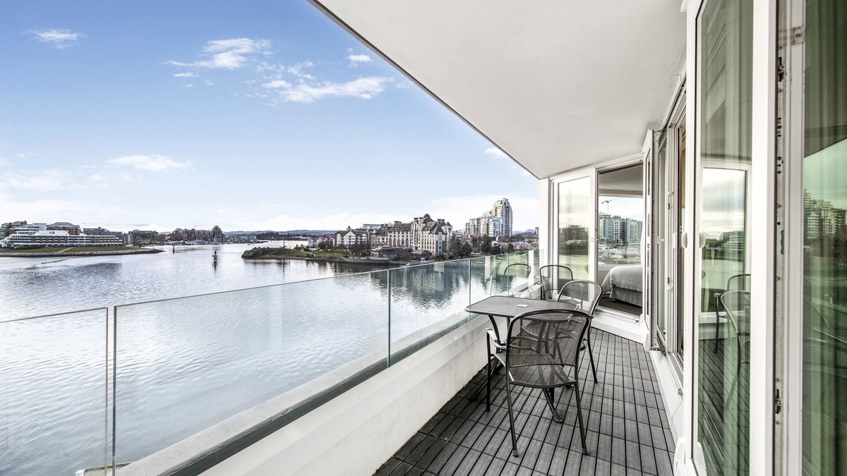 Inner Harbour Hotel | Victoria Regent Waterfront Hotel & Suites