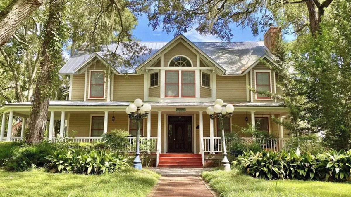 Steinhatchee Cottage | Victorian #7 Cottage at Steinhatchee Landing Resort