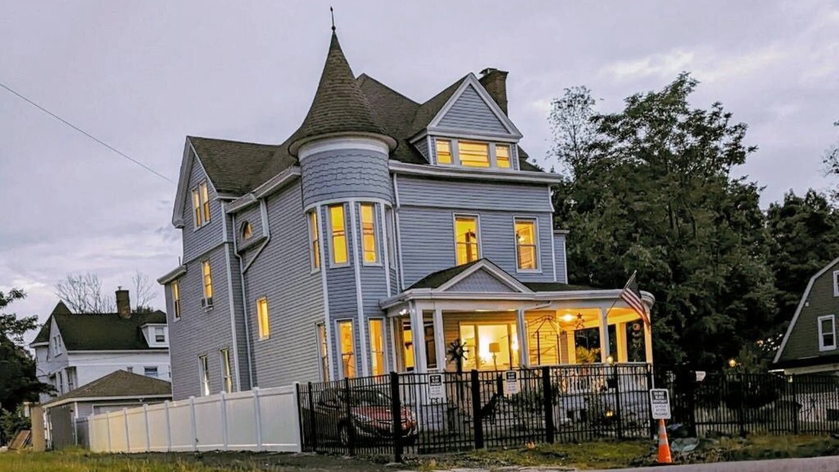 Orange Bed & Breakfast | Victorian B&B in Orange, NJ – A Charming Retreat Near NYC & Local Attractions