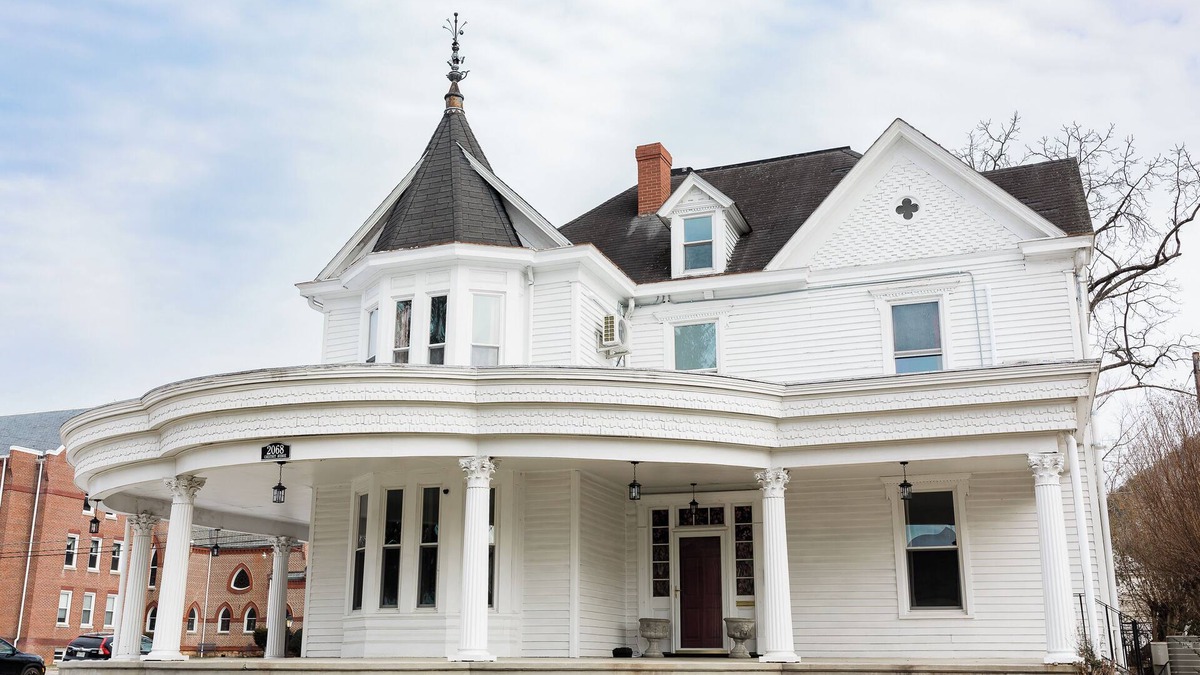 Buena Vista Bed & Breakfast | Victorian Bed & Breakfast in Charming Mountain Town