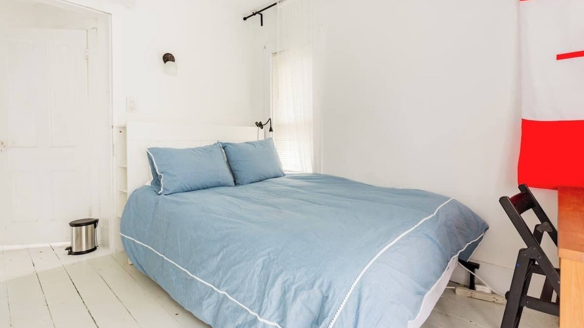 West Kill House | Victorian Charm meets Modern Luxury: Combined Houses with 6 Bedrooms, Sleeps 11