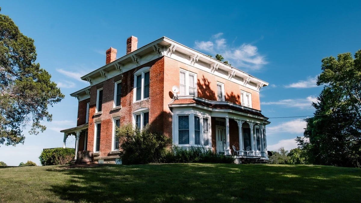 Lamont House | Victorian Country Home on the edge of town. Event venue, weekend home.