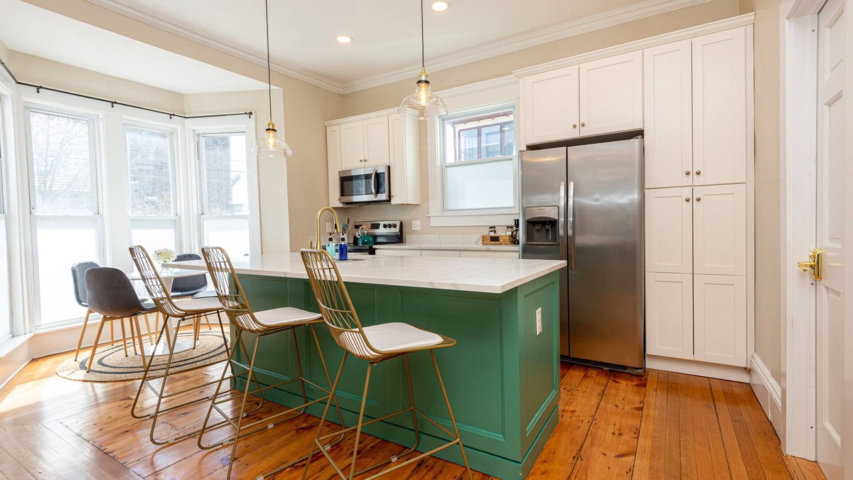 Lynn Apartment | Victorian Diamond 1st floor Unit near Atlantic coast, Boston, & Salem