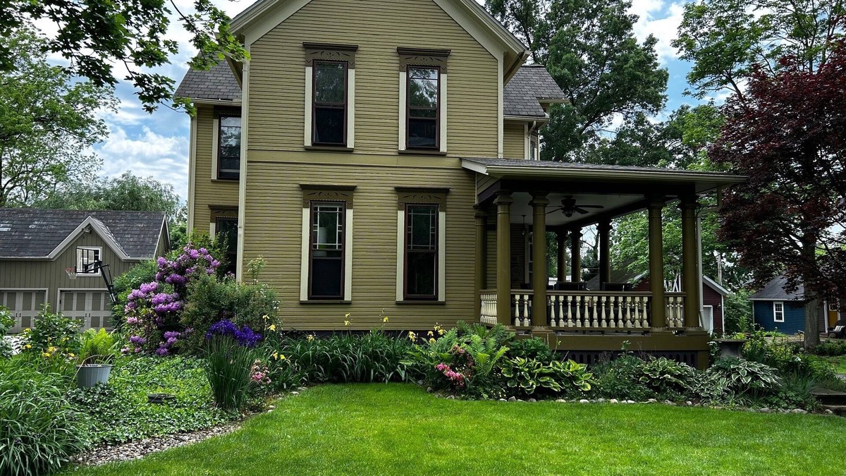 Hudson House | Victorian Farmhouse steps away from the best of Hudson