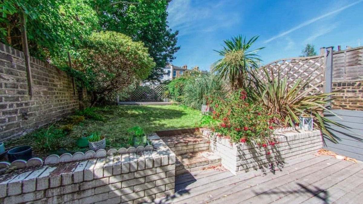 Hackney Central Apartment | Victorian Garden Apartment in London Fields