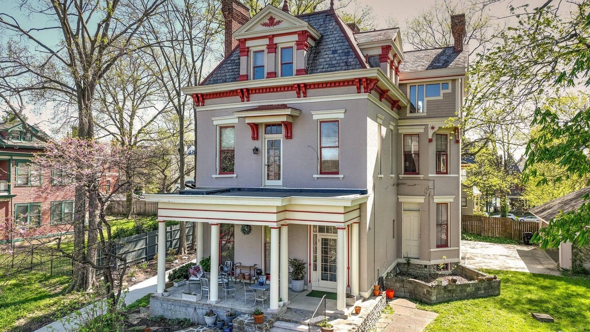 East Walnut HIlls Apartment | Victorian Haven on the Hill