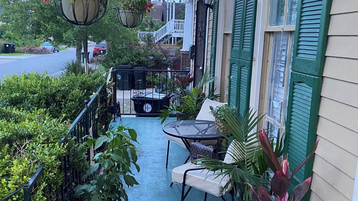 West Riverside House | Victorian Historic Uptown One Bedroom on Parade Route with Queen Sofa Couch