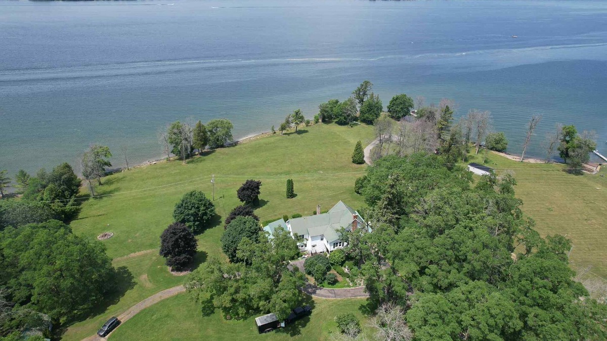 Ogdensburg Apartment | Victorian home-1 Bedroom 1 Bathroom Master unit with view of St Lawrence River