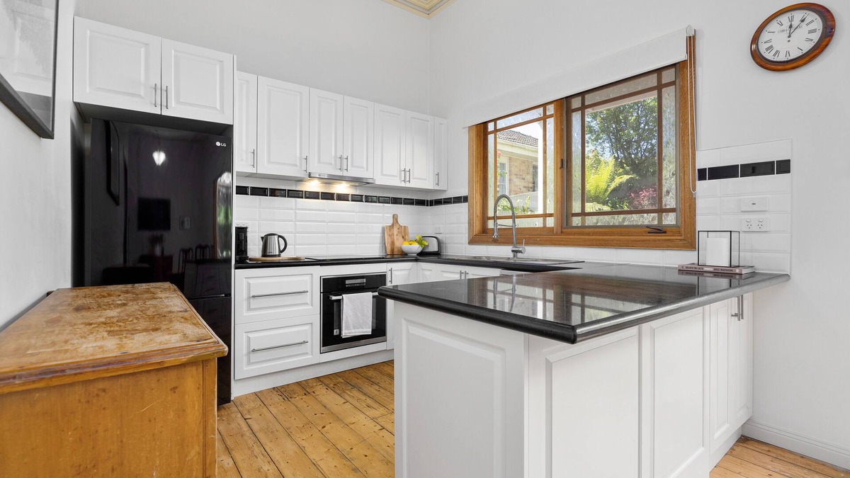 Korumburra House | Victorian Home on Radovick, Pets Welcome!