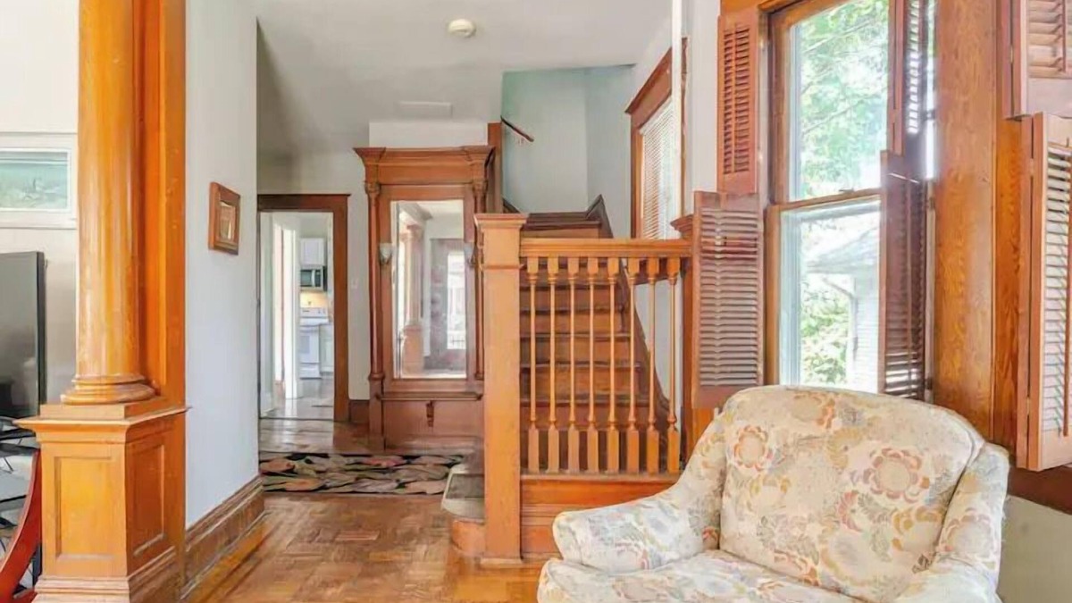 York House | Victorian Home |Sleeps 10|Fenced|4BR|Full Kitchen|Steps2 YCP