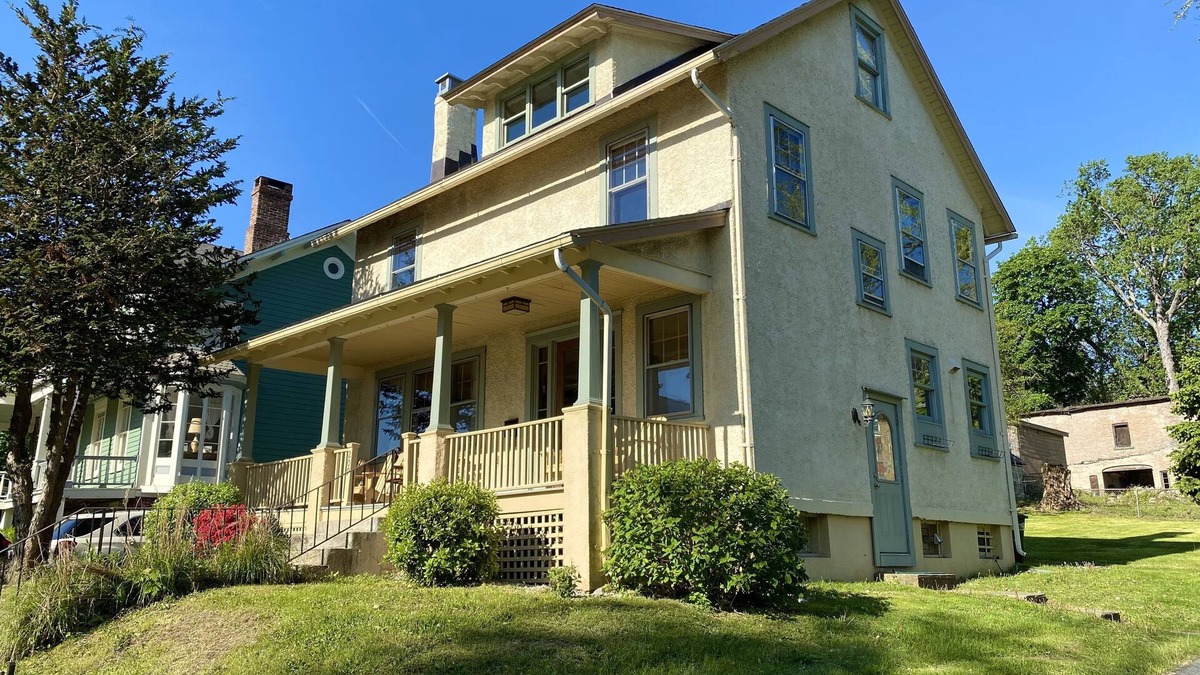 Newburgh House | Victorian house with amazing Hudson River view