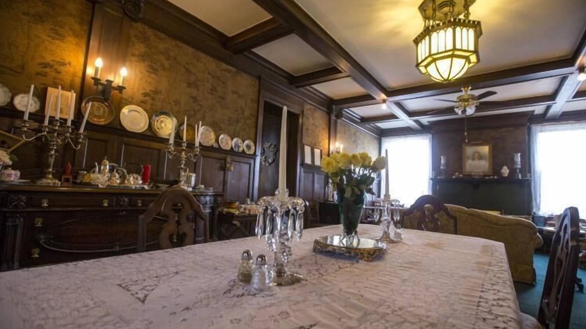 Rock Island Bed & Breakfast | Victorian Inn B&B