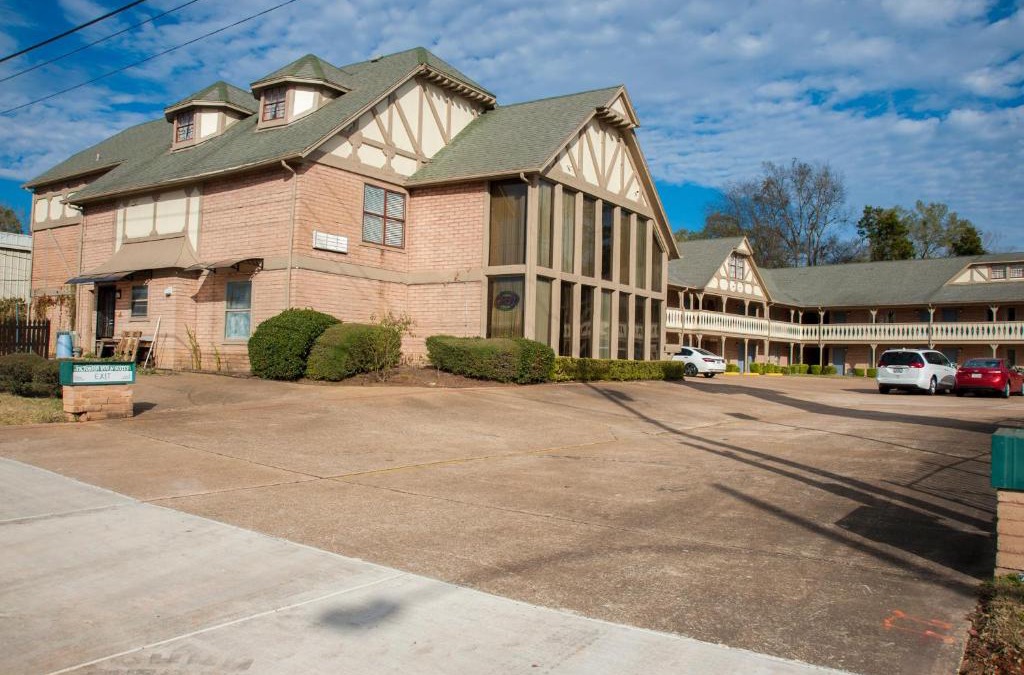 Nacogdoches Hotel | Victorian Inn & Suites