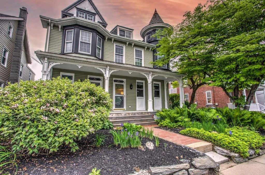 Mountville House | Victorian Manor on Main w 6 beds-10 mins to Lanc