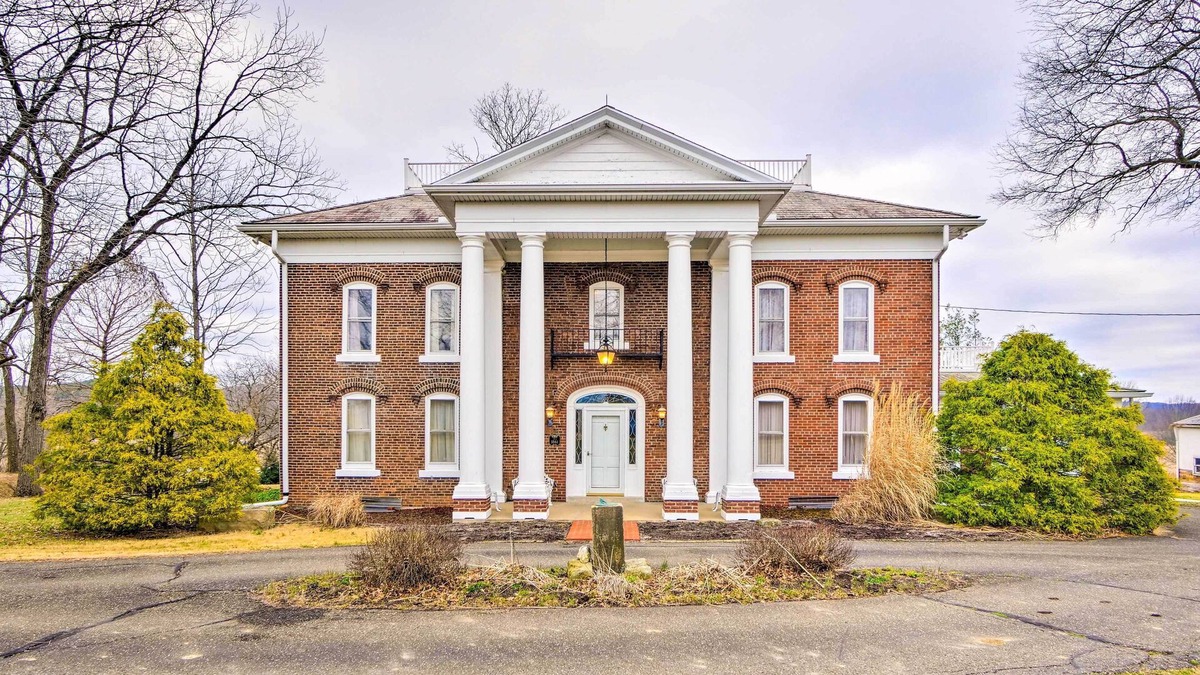 Mineral City House | Victorian Mineral City Home Near Atwood Lake!
