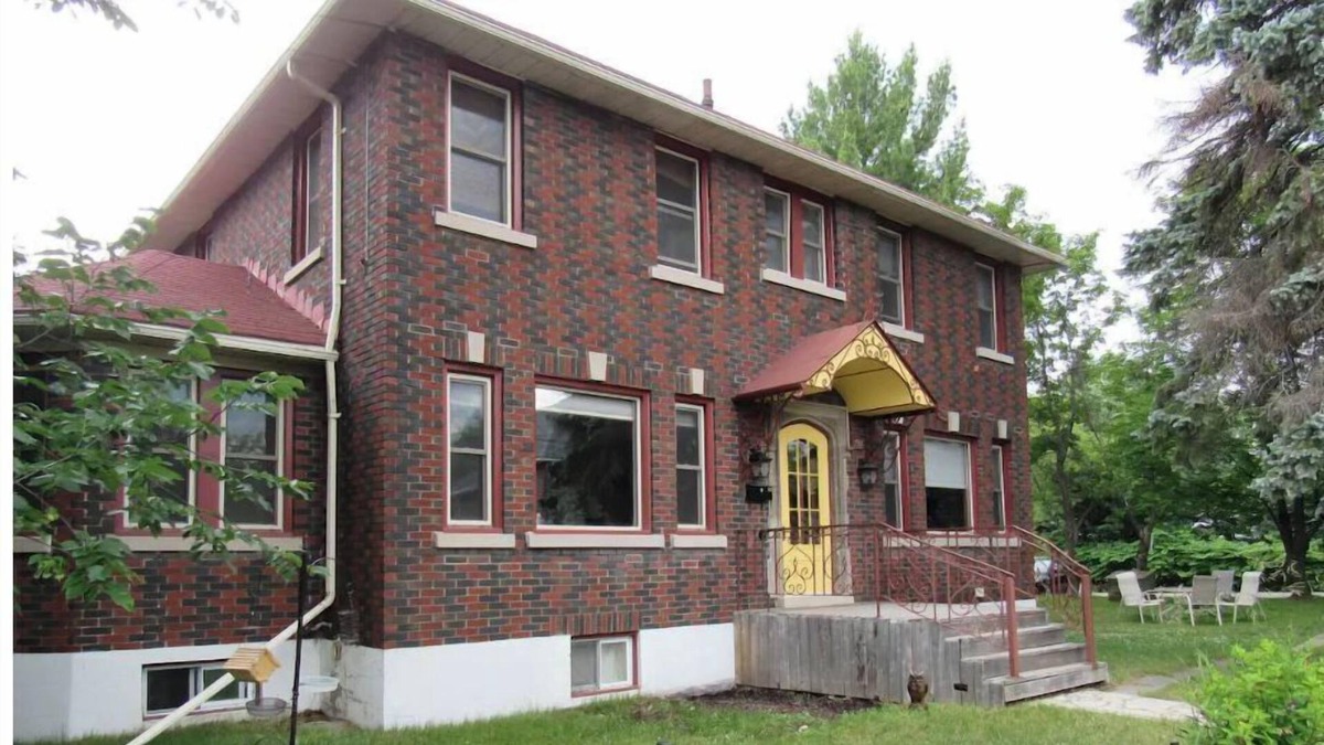 Sudbury Apartment | Victorian Oasis in the city! Great for the whole family.