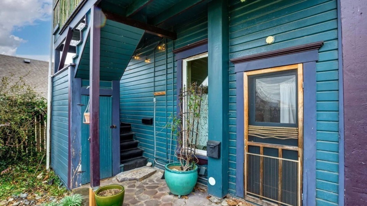 York House | Victorian on Garden Best Location in Town