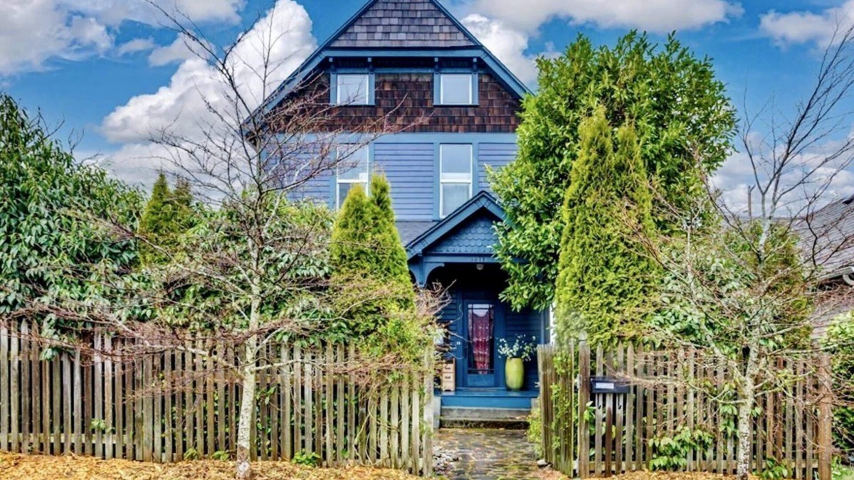 York House | Victorian on Garden: Best Location in Town
