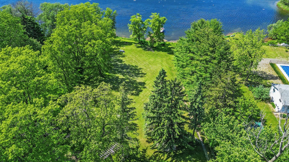 Cressy Cottage | Victorian on the Lake - Private Waterfront & Dock