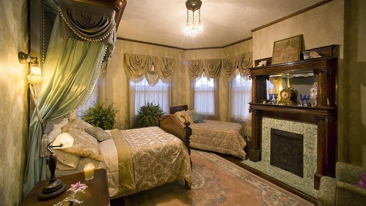 Mound City Bed & Breakfast | Victorian Splendor in So. Illinois: wallmanor.com
