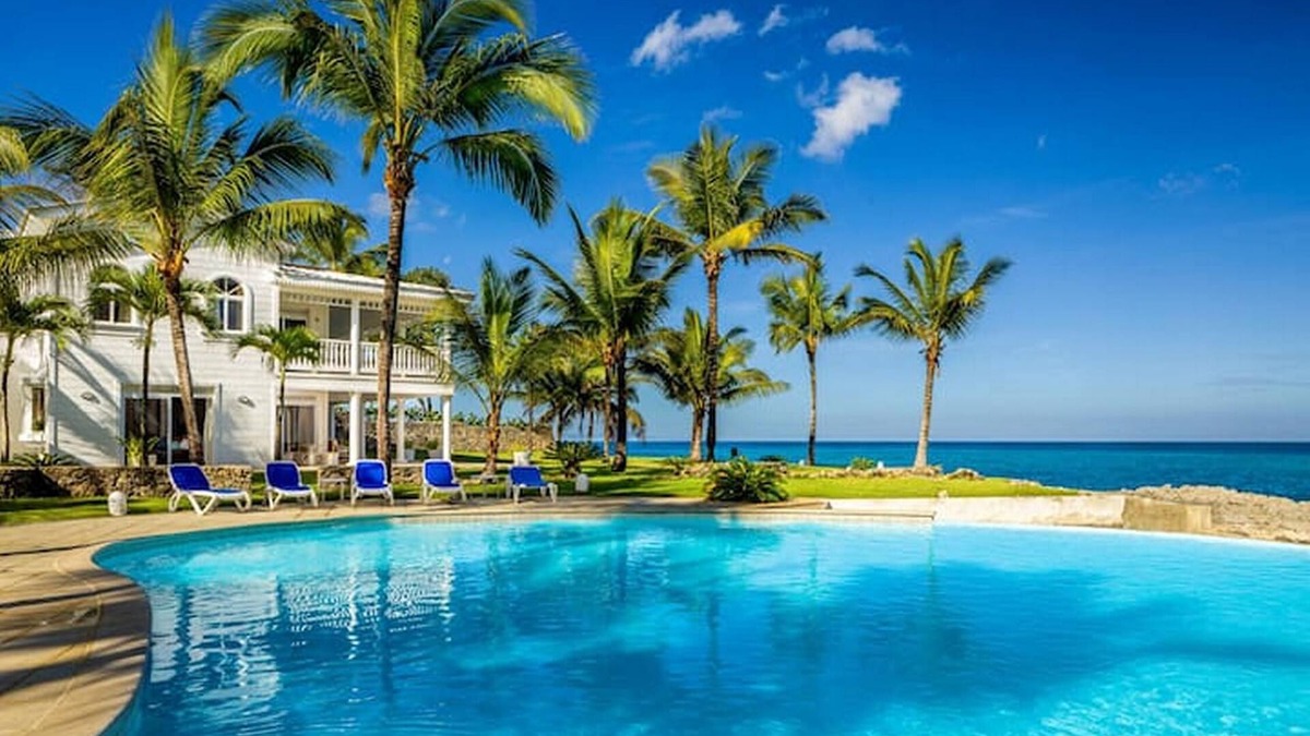 Playa Chiquita Villa | Victorian-style oceanfront villa with pool, 4 bedrooms