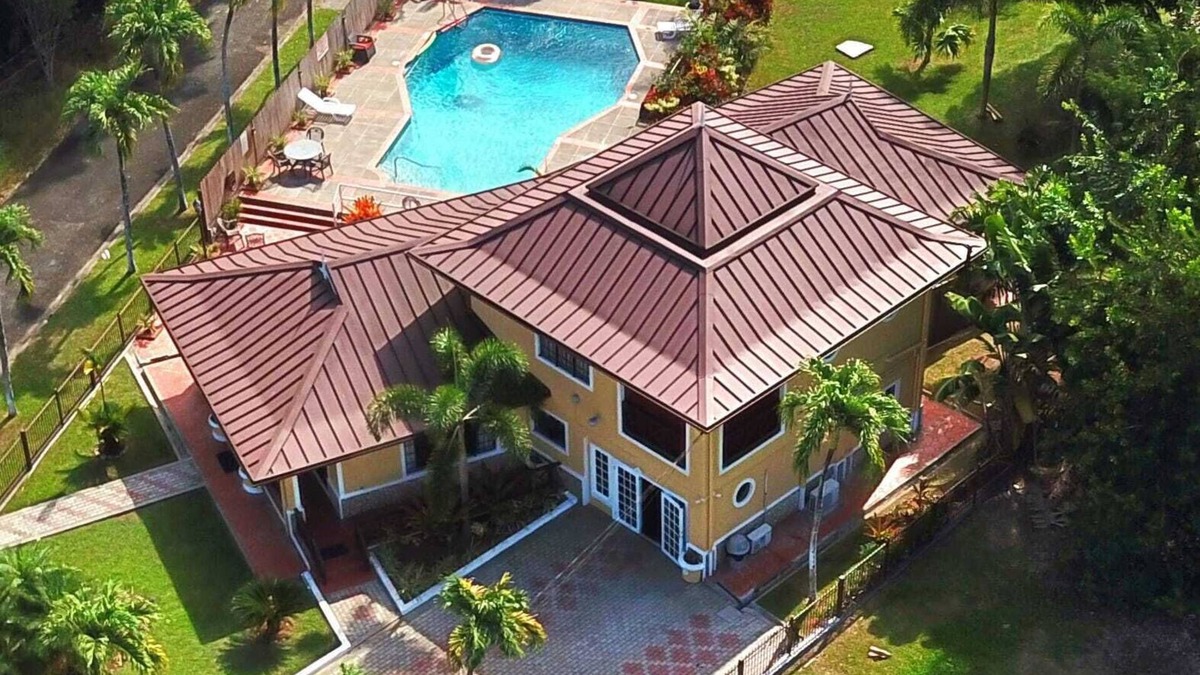 Black Rock Villa | Victorian Style, Spacious Bungalow 4 bedroom Villa with swimming pool.