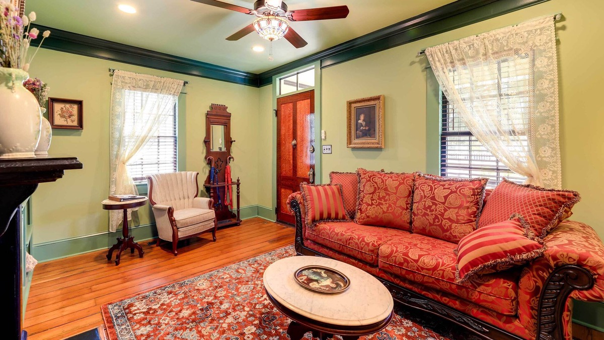 New Bern Apartment | Victorian Vacation Rental Apt in Downtown New Bern