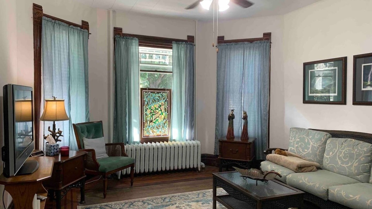 Bushnell House | VICTORIAN VACAY 3 BR Sleeps 10