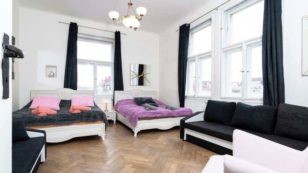 Mala Strana Apartment | Victory King's Residence